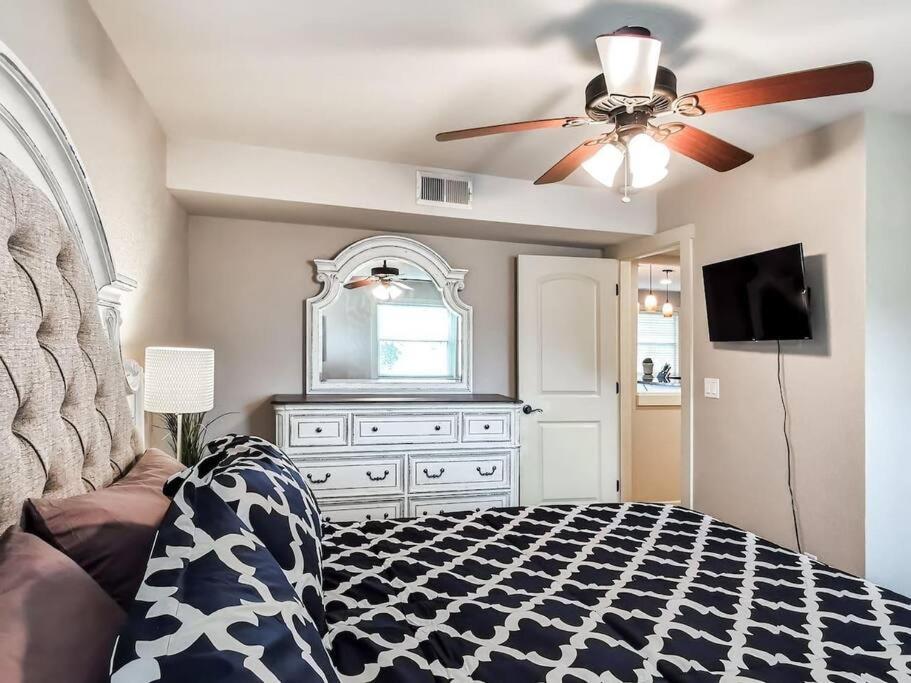 Villa Amazing Locale 2Kingbr 1Bth à Kansas City Extérieur photo