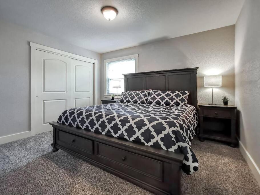 Villa Amazing Locale 2Kingbr 1Bth à Kansas City Extérieur photo