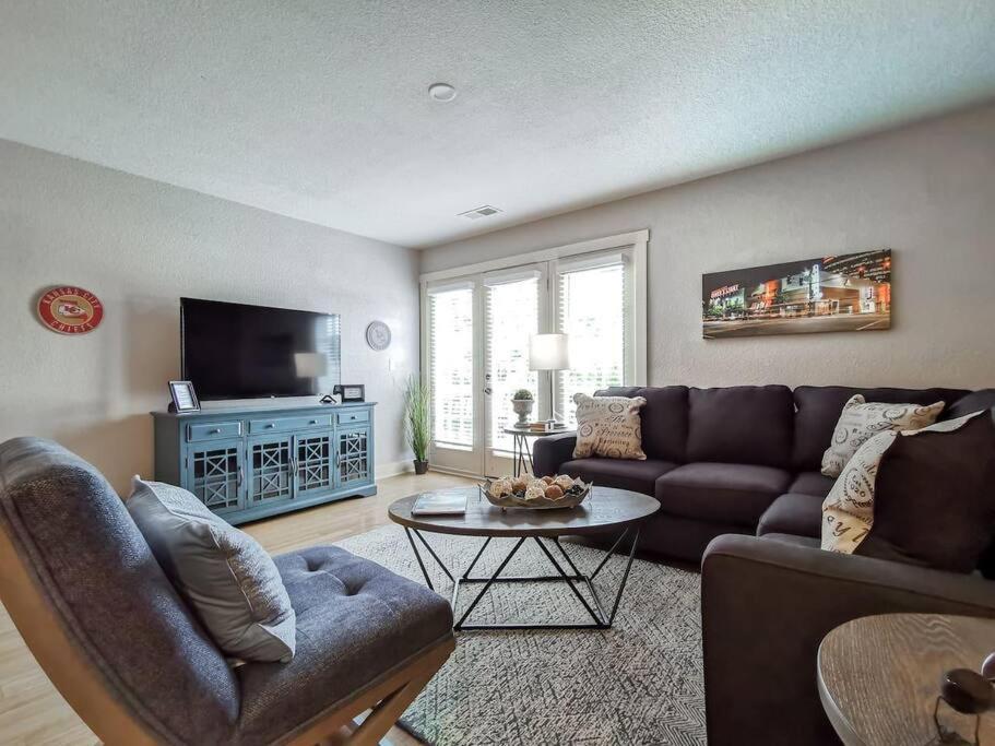 Villa Amazing Locale 2Kingbr 1Bth à Kansas City Extérieur photo